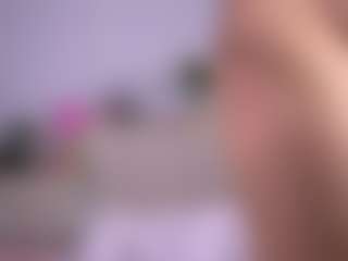 Live cam show with Dia - Petite on infinitiblacc.com