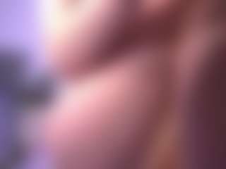 Live cam show with Dia - Brown Hair on live18s.com