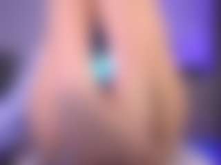 Live cam show with Dia - Spank Brown Hair on Camsoda