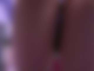 Live cam show with Dia - Brown Hair Petite on intimatelivegirls.com