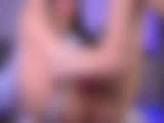 Live cam show with Dia - Brown Hair on SmokeAndPoke