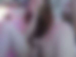 Live cam show with Merida-Red - Spank Toys on livesuperchat.net