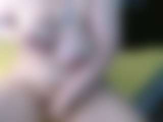 Live cam show with Salmamilf - Flashing on camtv