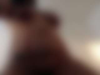 Live cam show with Salmamilf - Gamer Mature on Camsoda
