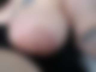 Salmamilf's Live Sex Cam Show