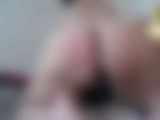 Salmamilf MILF webcam performer live streaming