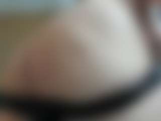 Live cam show with Salmamilf - Shaved Pussy Mature on WildCum