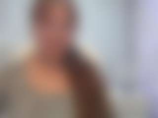 Live cam show with VanessaHotts - Living Room on slutload