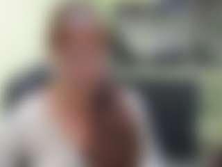 Live cam show with VanessaHotts - Living Room on CamClone
