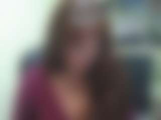 Live cam show with VanessaHotts - Living Room on fuklive.com