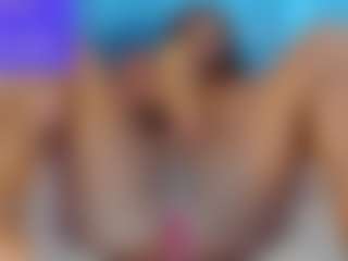 Live cam show with alicebennet - Oil on Camming Site