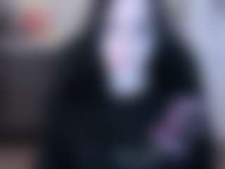Live cam show with Lina - Facial Piercings on madthumbs