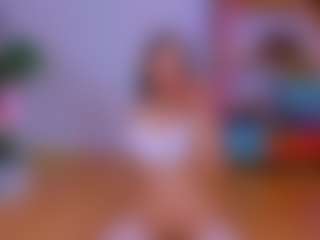 Live cam show with Fly-Kitty - MILF on 1on1-livenow