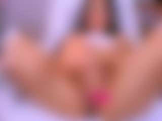 Modelka MILF Fly-Kitty nadaje na żywo