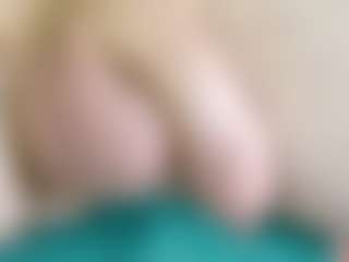 Live cam show with Br-Munch - Black Hair on intimatelivegirls.com