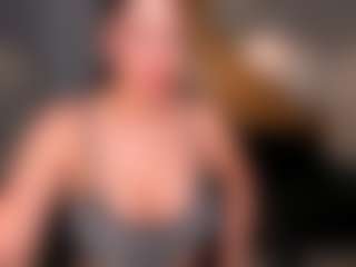 Live cam show with SunnyRivers - Living Room on dropp.cam