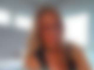 Tea MILF webcam performer live streaming