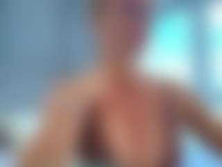 Live cam show with Tea - Blonde Hair Middle Aged on Camsoda