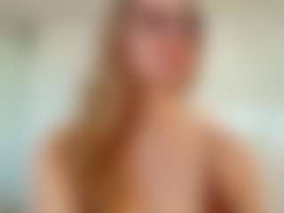 Live cam show with Tea - Public Curvy on https://playwithruby.com