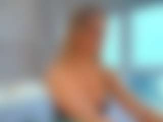 Tea MILF webcam performer live streaming