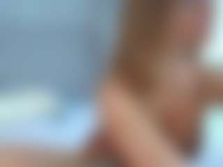 Live cam show with Tea - Public Curvy on Streamer API