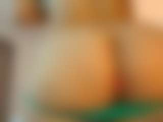 Live cam show with melonsboobss - Deepthroat on Livezox