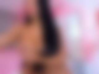 Live cam show with saridethot - Tease MILF on Livezox