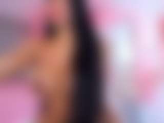 Live cam show with saridethot - Tease Black on Livezox