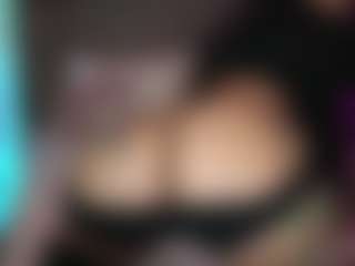 Live cam show with Eva Jonez - Amateur on fuklive.com