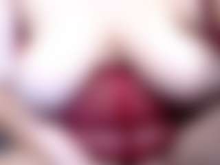 Live cam show with Molly - Brown Hair on CamClone