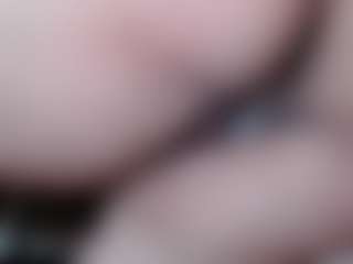Live cam show with Molly - Moaning on StripNow