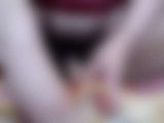 Live cam show with Molly - Squirt on friskycurves.com