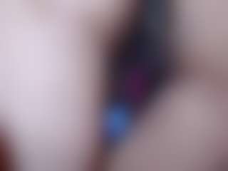 Live cam show with Molly - Strip Brown Hair on livesuperchat.net