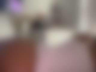 Live cam show with misskellyy - Ebony Shaved Pussy on friskycurves.com
