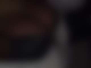 Live cam show with misskellyy - Black Squirt on eurowanks.com