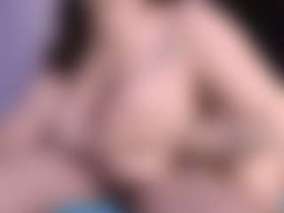 Live cam show with Anny - Shaved Pussy on Camsoda