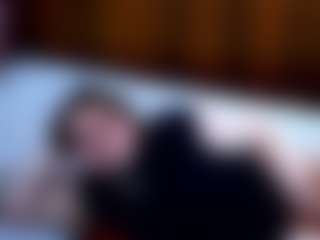 Live cam show with Ramora Rey - Gamer Brown Hair on Stripli.com