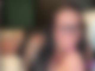 JaxxxDaniels MILF webcam performer live streaming