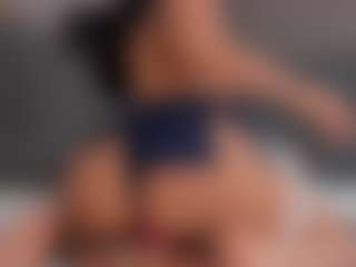 E M E L I E - 89's Live Sex Cam Show