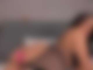 E M E L I E - 89's Live Sex Cam Show