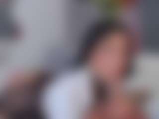 E M E L I E - 89's Live Sex Cam Show