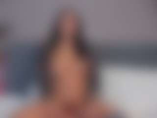 E M E L I E - 89's Live Sex Cam Show