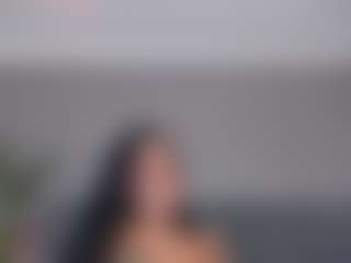 E M E L I E - 89's Live Sex Cam Show