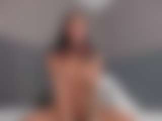 E M E L I E - 89's Live Sex Cam Show