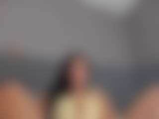 E M E L I E - 89's Live Sex Cam Show