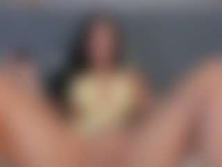 E M E L I E - 89's Live Sex Cam Show
