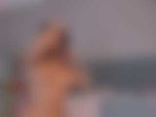 E M E L I E - 89's Live Sex Cam Show