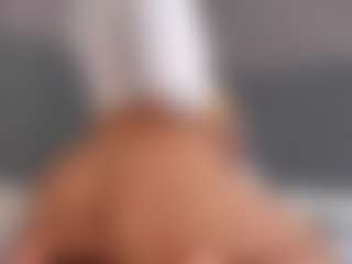 E M E L I E - 89's Live Sex Cam Show