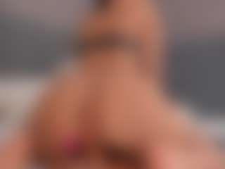 Live cam show with E M E L I E - 89 - Interactivetoy Teen (18+) on xplaylive.com