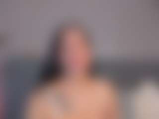 E M E L I E - 89's Live Sex Cam Show